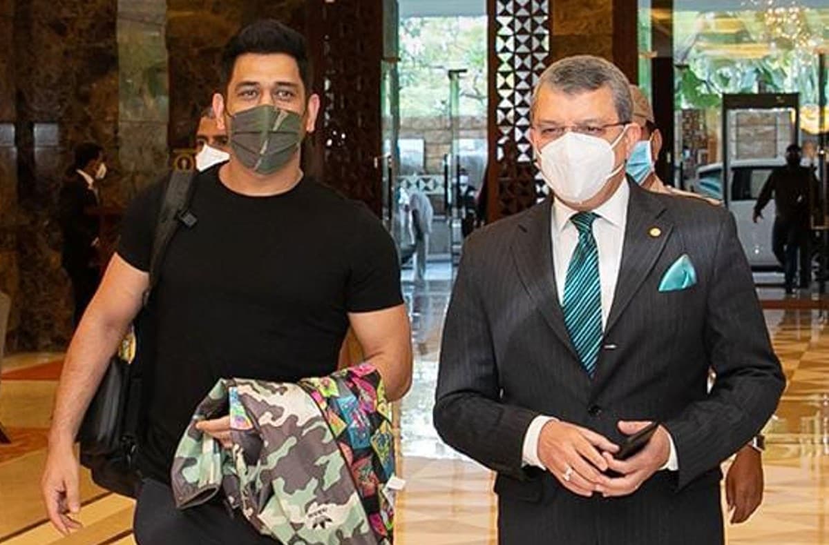 महेंद्र सिंह धोनी ने लॉन्च किया मेड इन इंडिया ड्रोन कैमरा, नाम दिया गया Droni, जानें फीचर्स