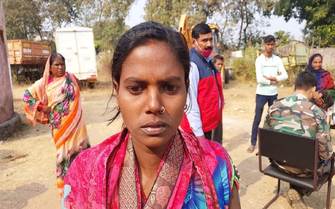 Jharkhand News: झारखंड के गिरिडीह में मामूली बात पर गर्म माड़ फेंकने से महिला झुलसी, अस्पताल में भर्ती