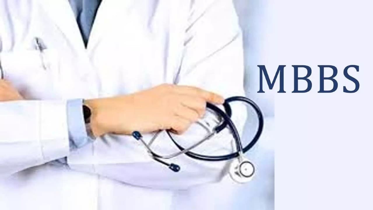 UP News: मेडिकल कॉलेजों में एमबीबीएस की पढ़ाई नए सत्र से हिंदी में होगी, तकनीकी शब्द अंग्रेजी में ही रहेंगे