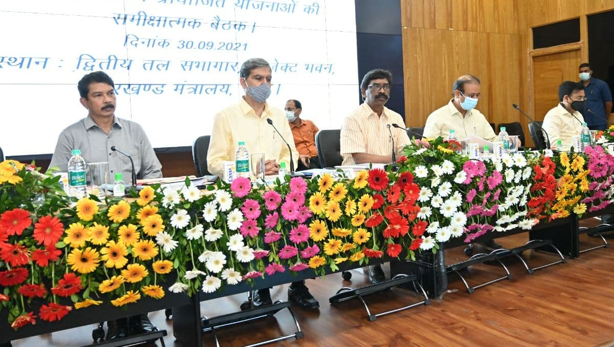 Jharkhand News : धोती-साड़ी योजना, हरा राशन कार्ड व धान बेचने वाले किसानों को लेकर क्या बोले झारखंड के सीएम