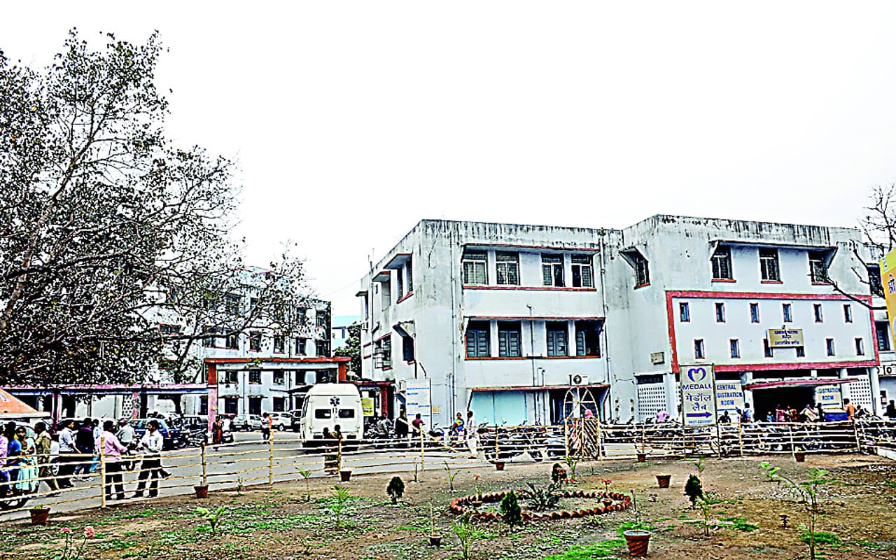 झारखंड : जमशेदपुर के एमजीएम अस्पताल में शव भी सुरक्षित नहीं, कुतर रहे चूहे