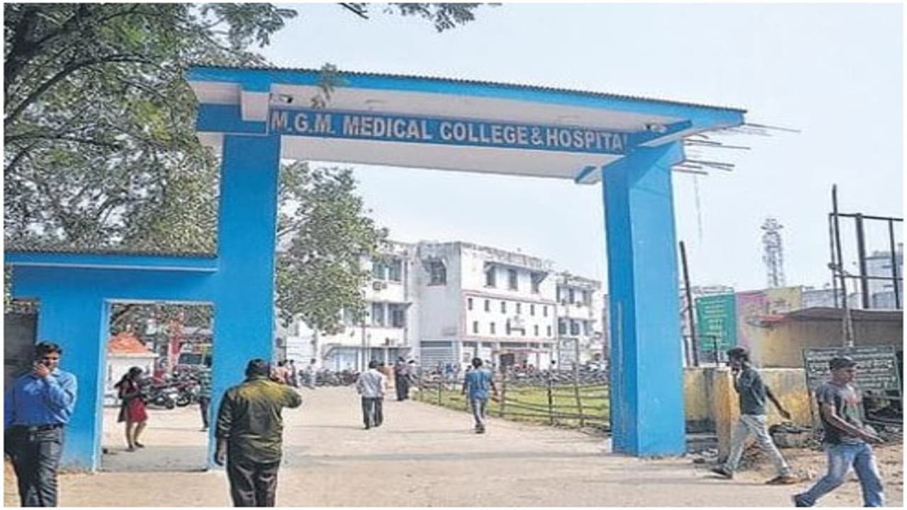 झारखंड के डॉक्टर आज से हड़ताल पर, सिर्फ इमरजेंसी में होगा इलाज, जमशेदपुर के डॉक्टर से मारपीट का कर रहे विरोध