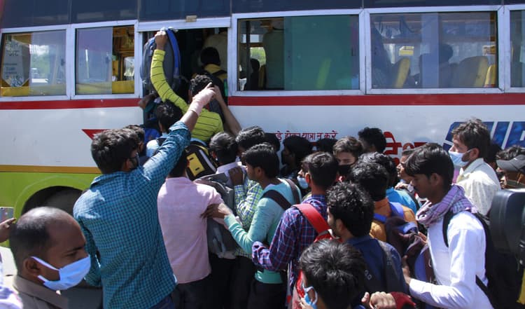 शहर छोड़ने वाले 10 में से 3 मजदूर कोरोना लेकर गांव पहुंच सकते हैं