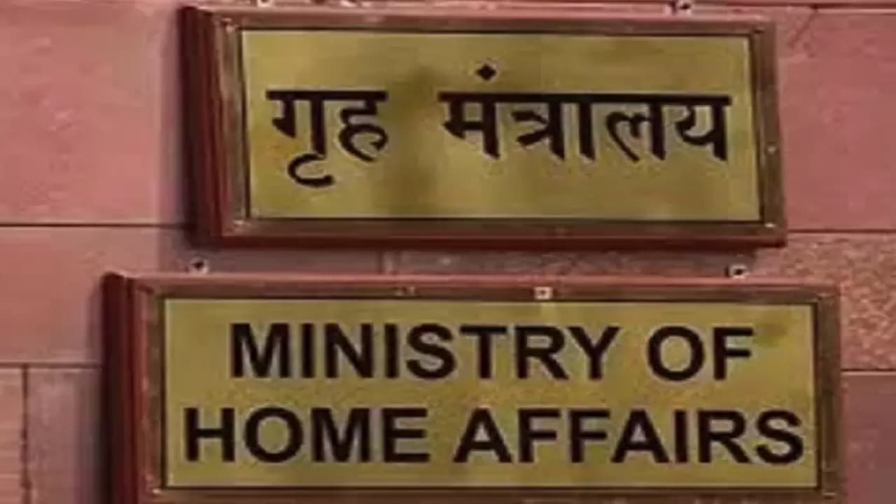 Andaman and Nicobar: दुष्कर्म के आरोपी IAS अधिकारी पर गिरी गाज, गृह मंत्रालय ने किया निलंबित Andaman and Nicobar: दुष्कर्म के आरोपी IAS अधिकारी पर गिरी गाज, गृह मंत्रालय ने किया निलंबित