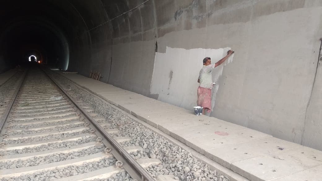 बिहार का यह रेल सुरंग होगा खास, नहीं छायेगा अंधेरा, दिवालों पर दिखेगी पेंटिंग