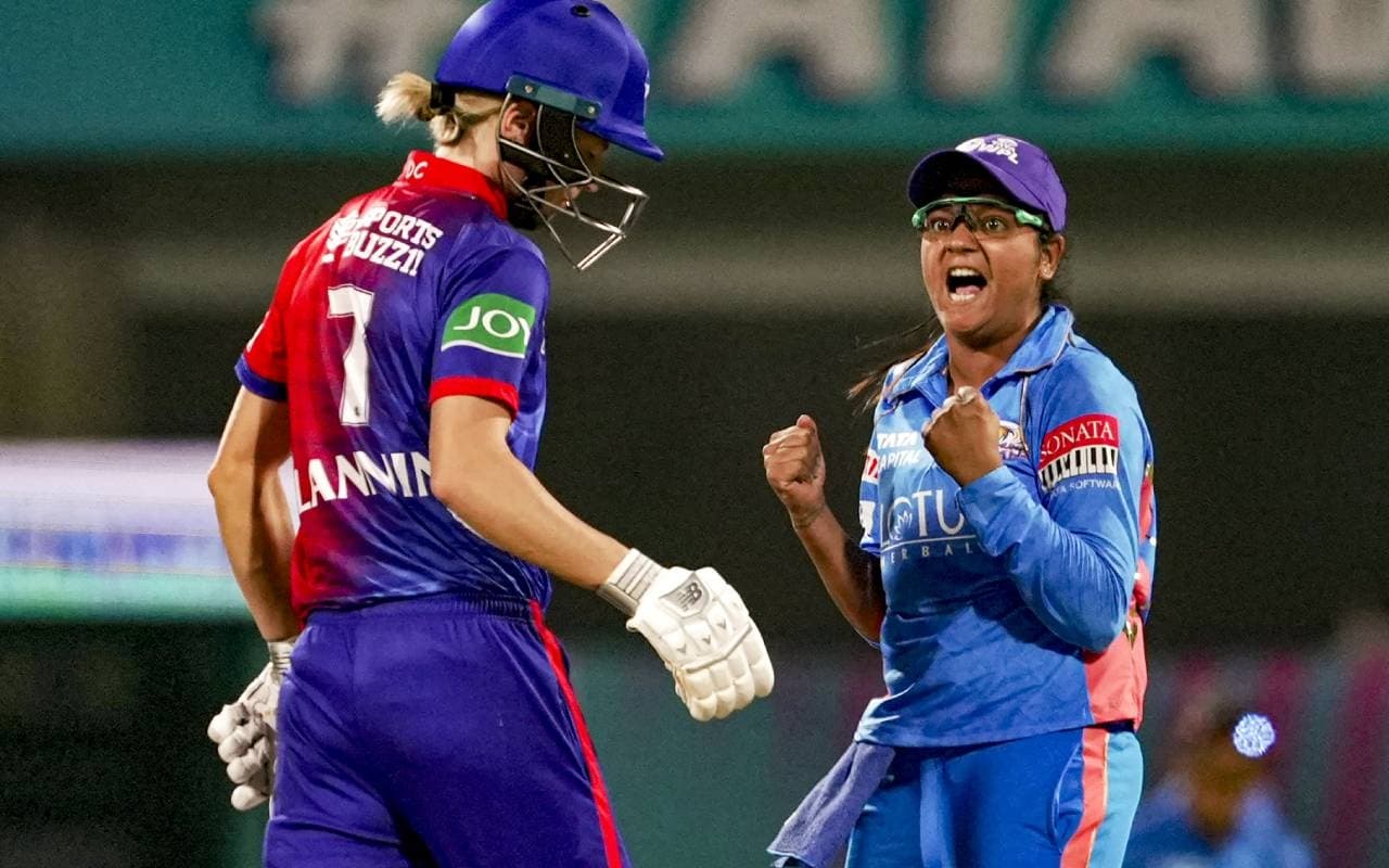 WPL 2023 Final: पर्पल कैप की रेस में कौन खिलाड़ी है सबसे आगे, जानिए किसके सिर सजेगा ताज