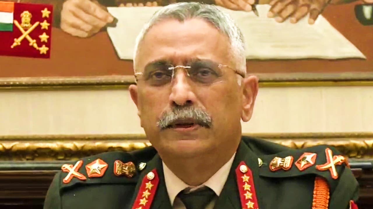 पाकिस्तान-चीन की चालबाजियों पर सेना प्रमुख एमएम नरवणे बोले- पीएलए से वार्ता और युद्ध की तैयारी दोनों जारी