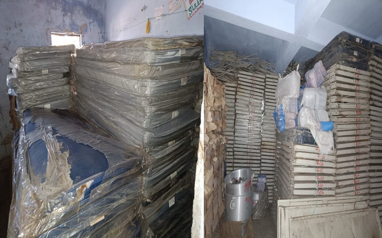 कोडरमा के पुराने कस्तूरबा भवन में 21 साल से पड़ा था लाखों का सामान, खेल-खेल में चला पता