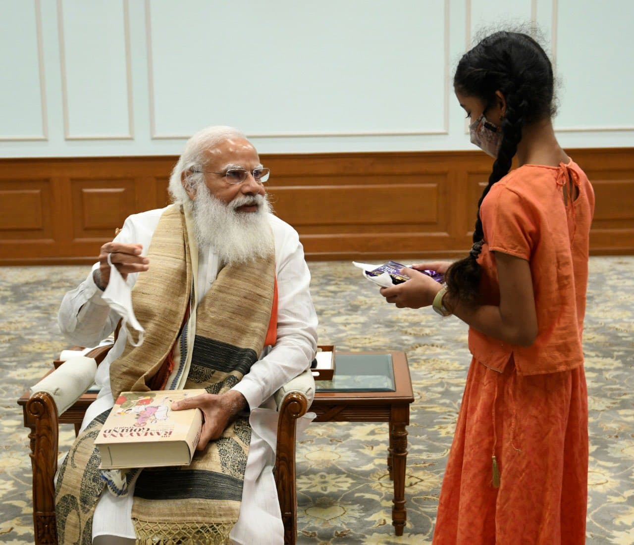 Corona Third Wave: हिल स्टेशन और बाजार में बिना मास्क के लोगों को देख PM MODI चिंतित,  कहा-तीसरी लहर का खतरा