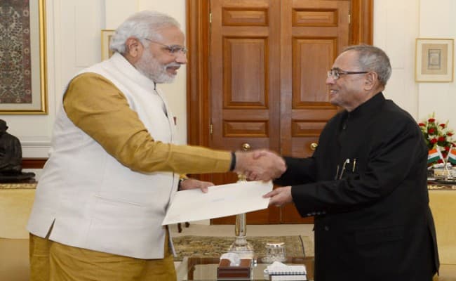 कोरोना से जंग : पीएम मोदी ने प्रणब दा, मनमोहन, मुलायम और ममता दीदी को किया फोन
