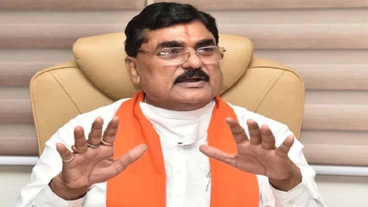 मध्य प्रदेश: कृषि मंत्री के खिलाफ सोशल मीडिया पर वायरल हुआ वीडियो, बोले- दर्ज कराऊंगा मानहानि का मुकदमा