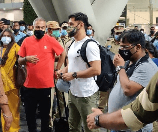 IPL 2021 : आईपीएल शुरू होने से पहले एक्शन में धौनी, चेन्नई में ‘थाला’ की धमाकेदार इंट्री, VIDEO वायरल