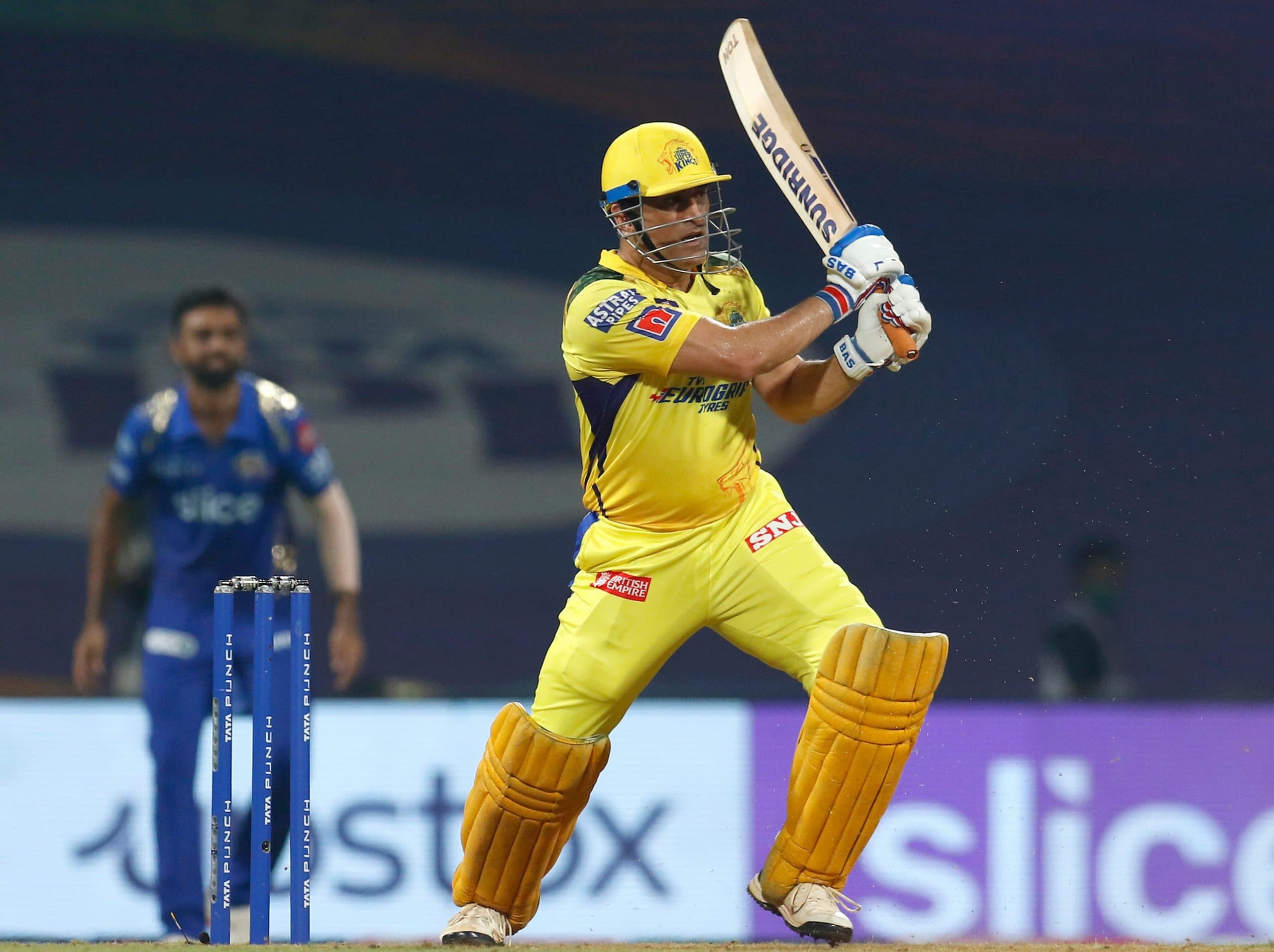 MI vs CSK, IPL 2022 : MS धोनी ने आखिरी गेंद पर चौका जड़ चेन्नई को दिलायी जीत, मुंबई की रिकॉर्ड 7वीं हार