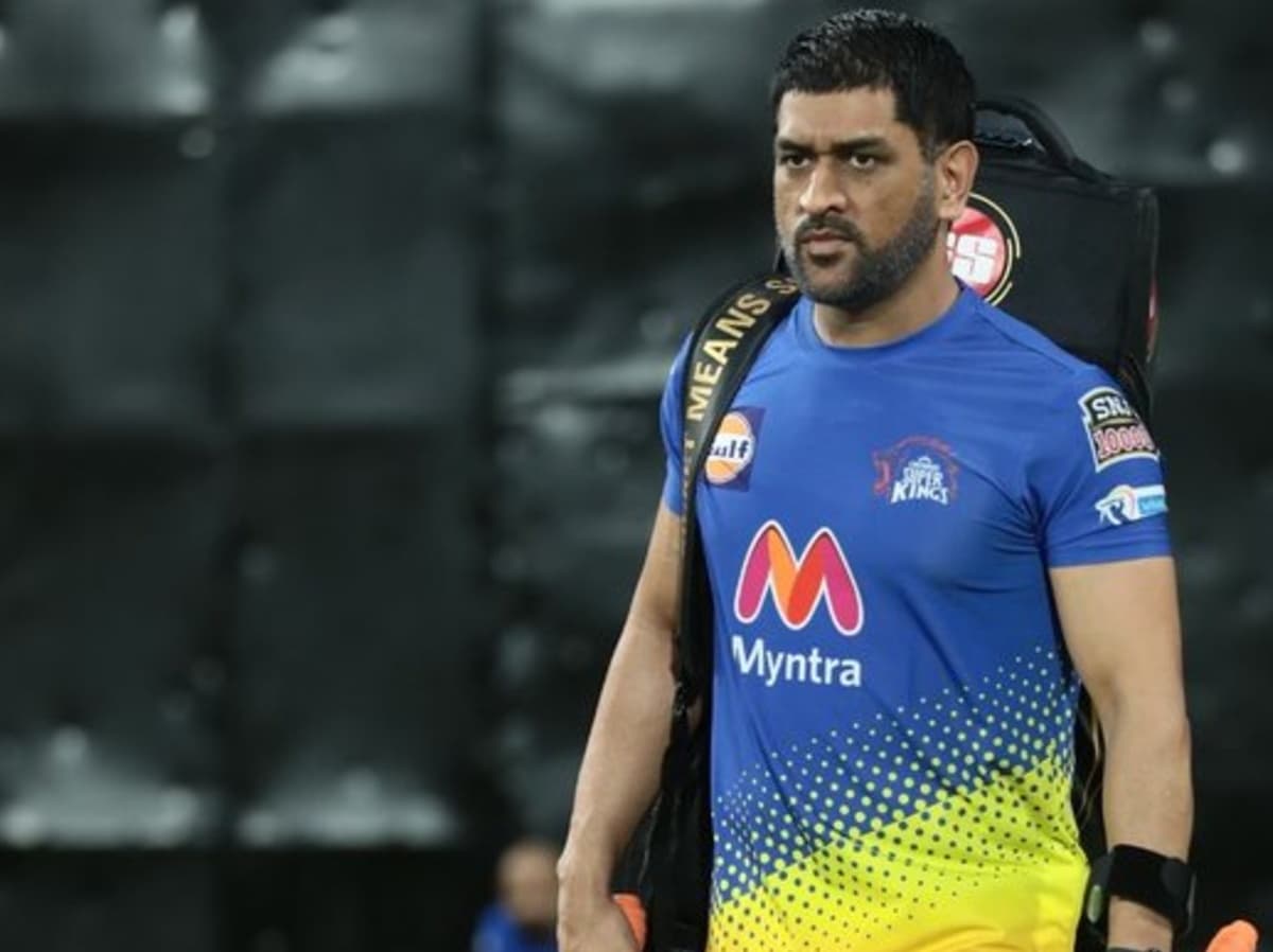 IPL 2021: ट्रेनिंग के दौरान चेपॉक स्टेडियम में धौनी ने लगाए बड़े-बड़े छक्के, आप भी देखें VIDEO