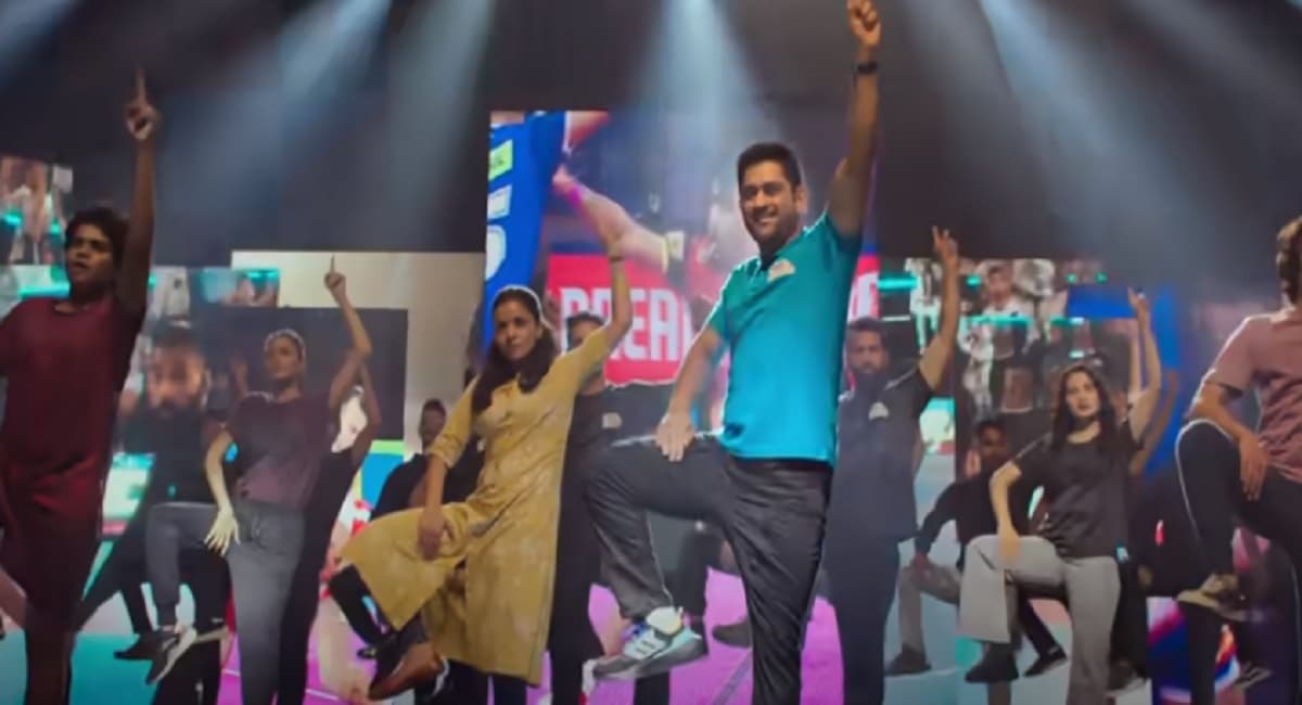 Vivo Pro Kabaddi League: प्रो कबड्डी का प्रोमो जारी, अनोखे अंदाज में नजर आये एमएस धोनी, देखें वीडियो Vivo Pro Kabaddi League: प्रो कबड्डी का प्रोमो जारी, अनोखे अंदाज में नजर आये एमएस धोनी, देखें वीडियो