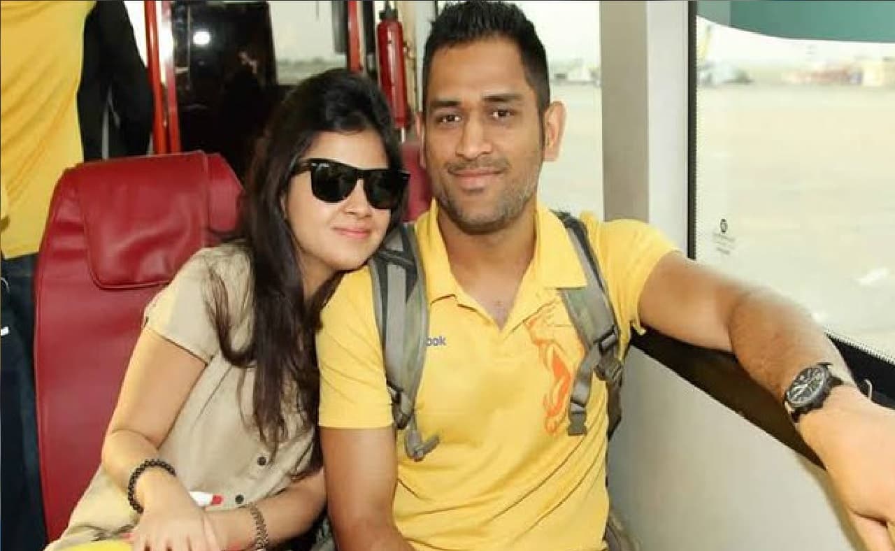 क्रिकेट के अलावा इस खेल के भी दीवाने हैं धौनी, पत्नी साक्षी ने बताया नींद में करते हैं बात