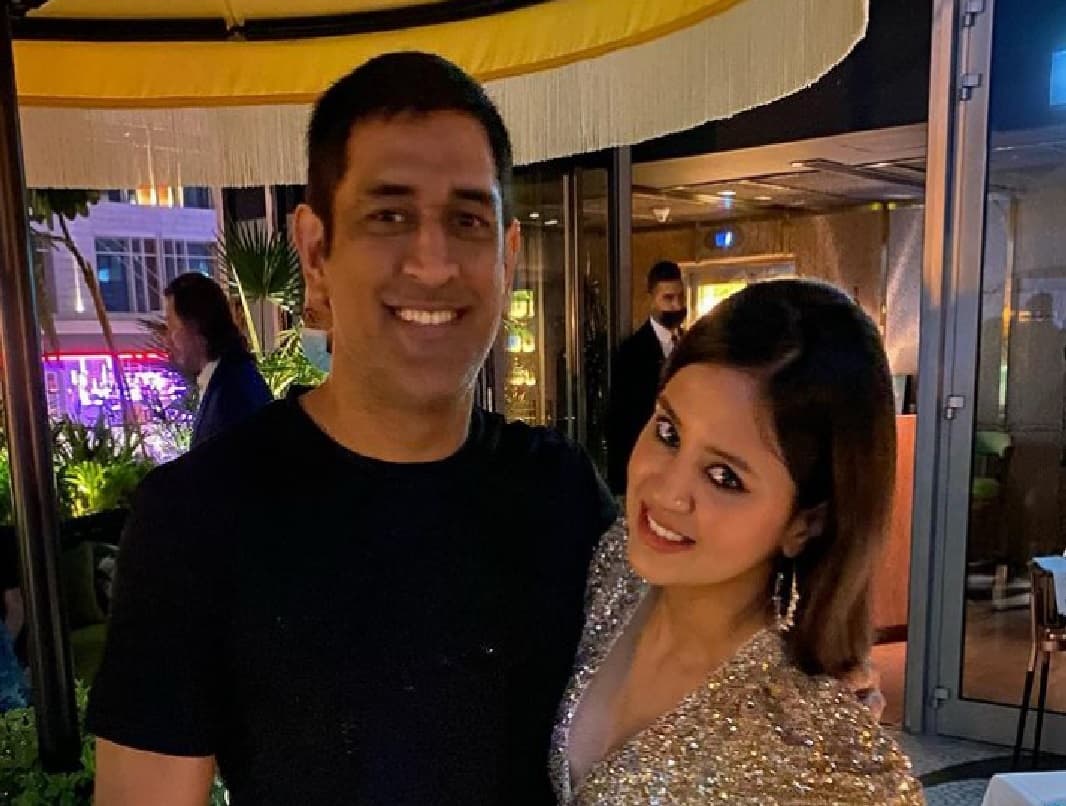 धौनी के परिवार में शामिल हुआ नया मेहमान, सालगिरह पर पत्नी साक्षी को दिया ये खास गिफ्ट धौनी के परिवार में शामिल हुआ नया मेहमान, सालगिरह पर पत्नी साक्षी को दिया ये खास गिफ्ट