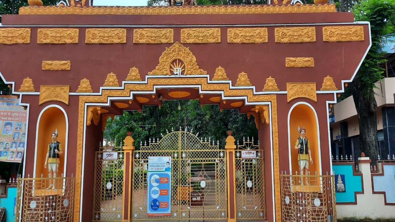 झारखंड में स्वास्थ्य सुरक्षा सप्ताह के कारण मंदिरों में श्रद्धालुओं की नो इंट्री, चतरा में मां भद्रकाली के दर्शन नहीं करने से उदास हैं भक्त