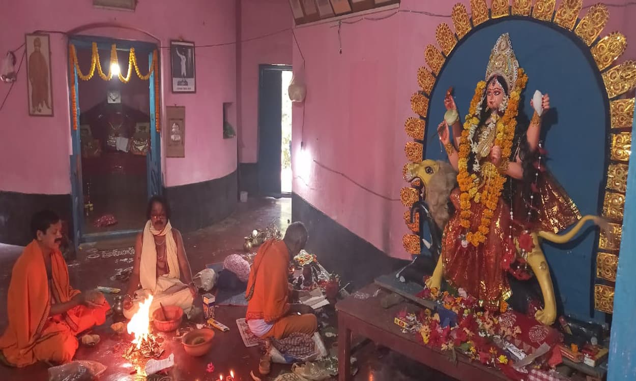Jagadhatri Puja 2020 : खरसावां में जगद्धात्री पूजा पर कोरोना का दिखा प्रभाव, भंडारे का नहीं हुआ आयोजन