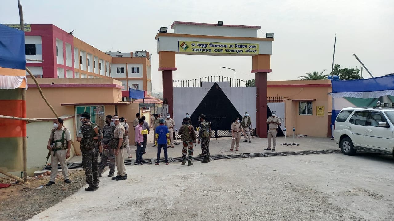 Madhupur By Election 2021 Result :  मधुपुर उपचुनाव में झामुमो गठबंधन प्रत्याशी हफीजुल हसन 5247 वोट से जीते, पढ़िए लेटेस्ट अपडेट