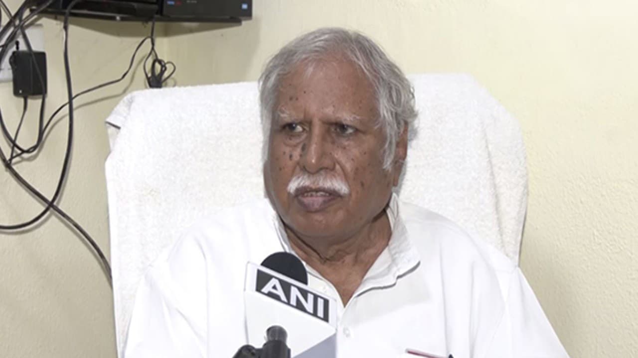 कांग्रेस अध्यक्ष पद चुनाव : पवन बंसल और शशि थरूर ने जमा कराया पर्चा, अशोक गहलोत का पता नहीं