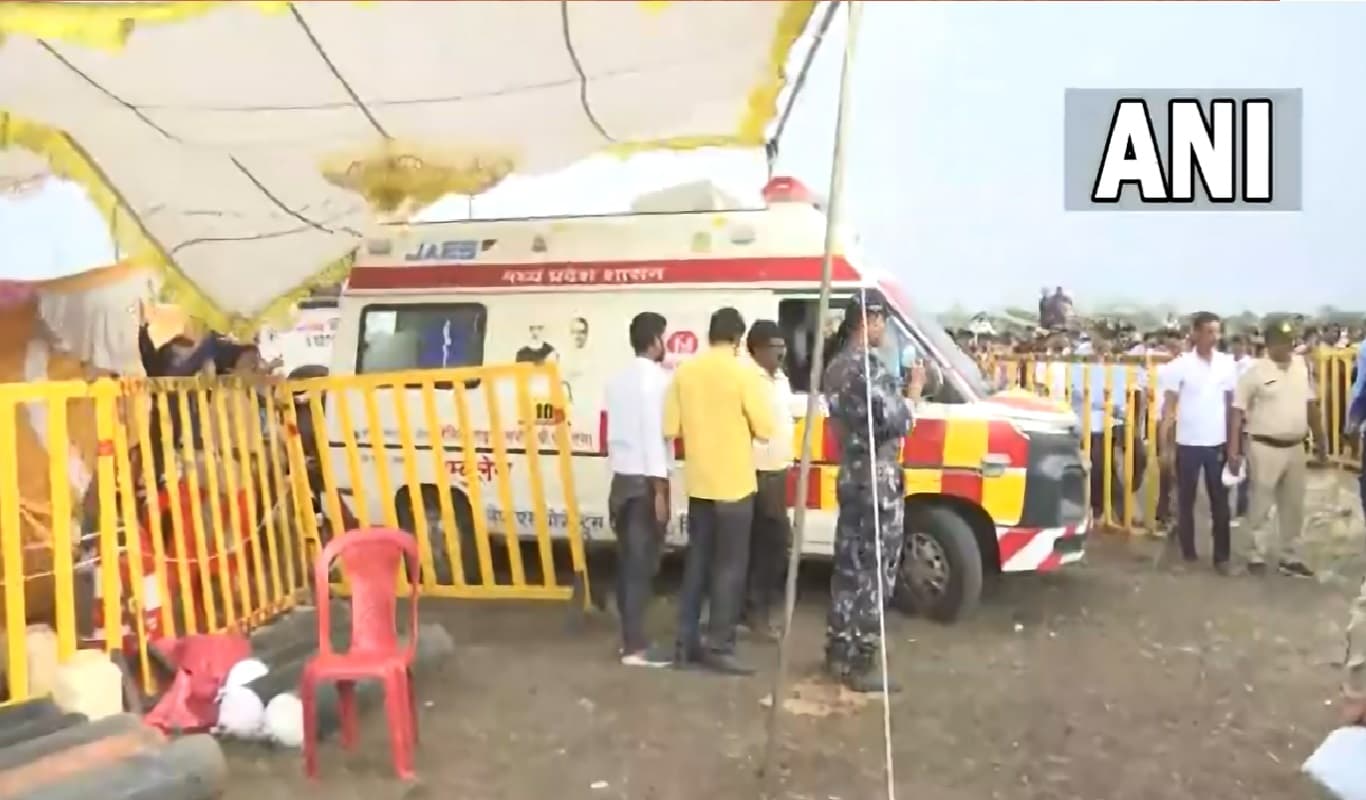 MP: जिंदगी की जंग हार गयी सृष्टि, 300 फीट गहरे बोरवेल से तीन दिन बाद रोबोट टीम ने बाहर निकाला