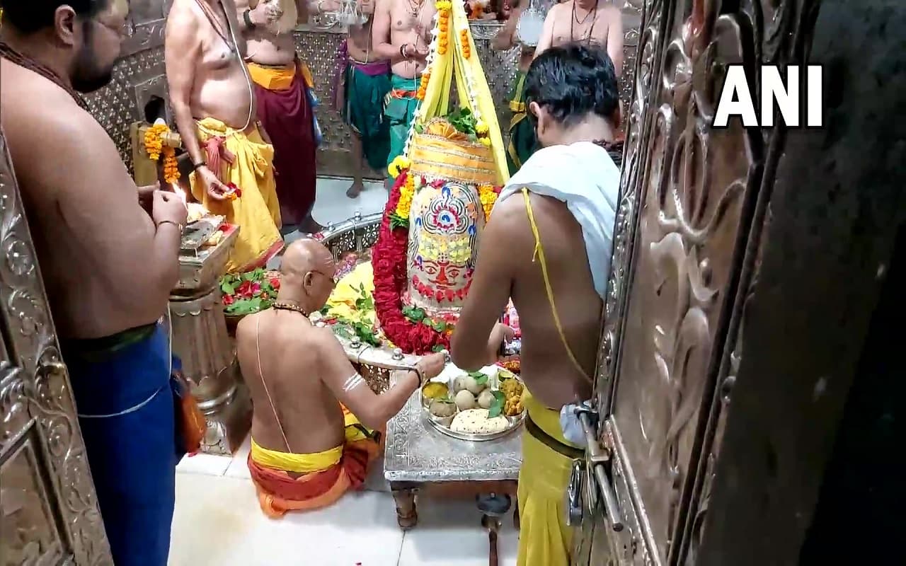MP News : नये साल में महाकालेश्वर मंदिर जानें से पहले जान लें ये खास बात, लाखों श्रद्धालु पहुंचेंगे यहां
