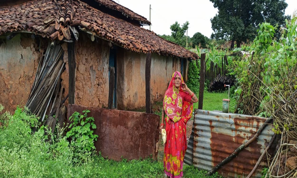 वृद्धावस्था पेंशन के लिए 80 वर्षीय वृद्धा ने 400 रुपये दी घूस, फिर भी नहीं मिली स्वीकृति