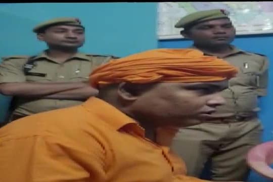 UP: मुस्लिम महिलाओं पर विवादित बयान देने वाला बजरंग मुनि गिरफ्तार, 14 दिन की न्‍यायिक हिरासत में भेजा गया