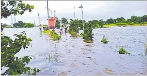 मुंगेर में बाढ़ का कहर शुरू, बरियारपुर विद्युत ग्रिड में घुसा पानी, डूबीं गांवों की संपर्क सड़कें