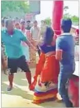 महिला की पिलर से बांध की पिटाई, वीडियो वायरल होने पर दर्ज हुई प्राथमिकी