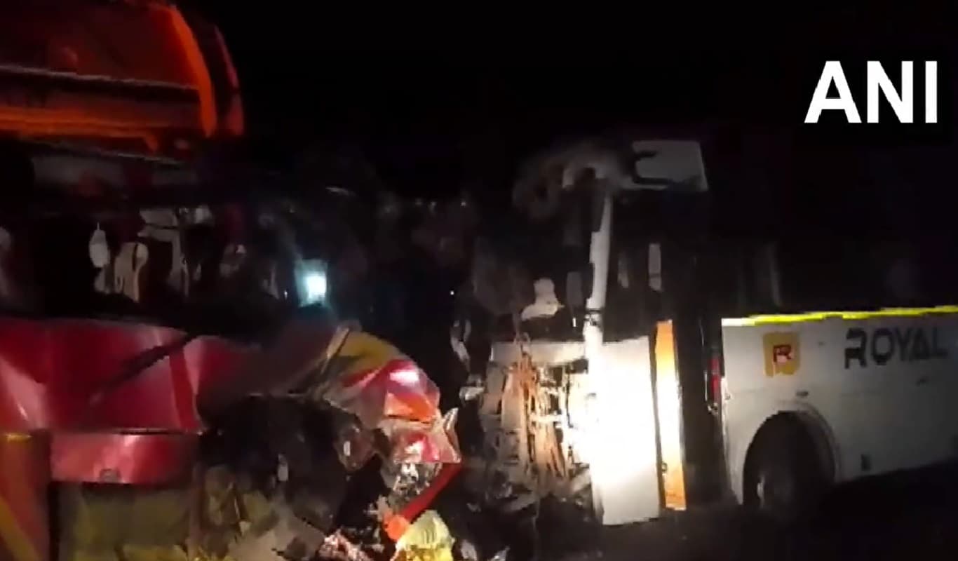 महाराष्ट्र में भीषण सड़क हादसा, दो बस के बीच टक्कर में छह लोगों की मौत, 21 घायल