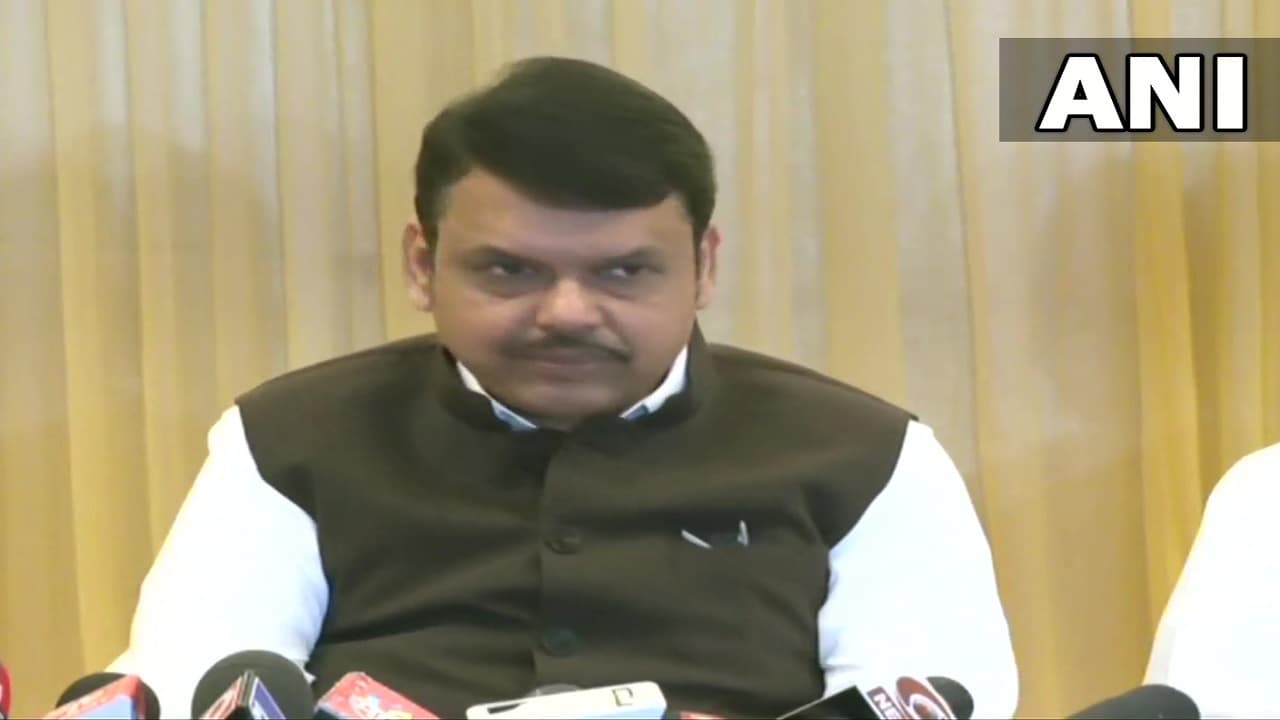 नवाब मलिक पर बोले फडणवीस, दाऊद की मदद करने के आरोपी को मिल रहा शिवसेना के नेतृत्व वाली सरकार का समर्थन