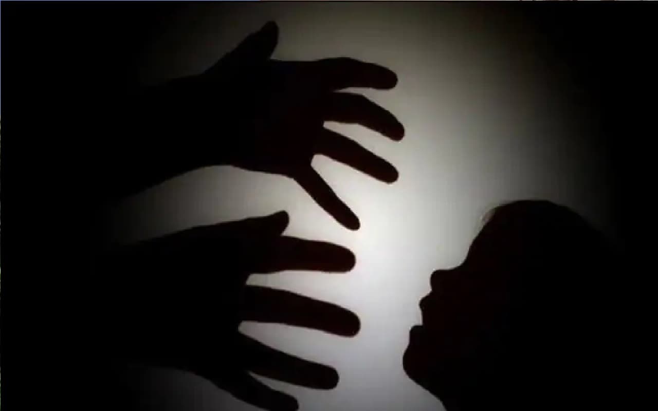 Maharashtra News: स्कूली बच्चियों को देखकर करता था अश्लील हरकत, पुलिस ने टैक्सी ड्राइवर को किया गिरफ्तार