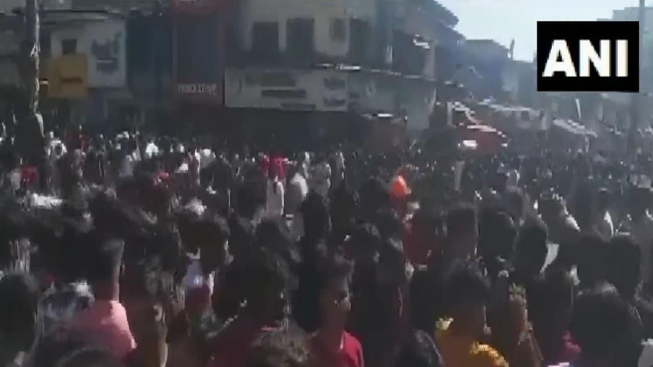 महाराष्ट्र में सड़क पर उतरे 10वीं और 12वीं के छात्र, ऑफलाइन नहीं, ऑनलाइन देना चाहते हैं परीक्षा