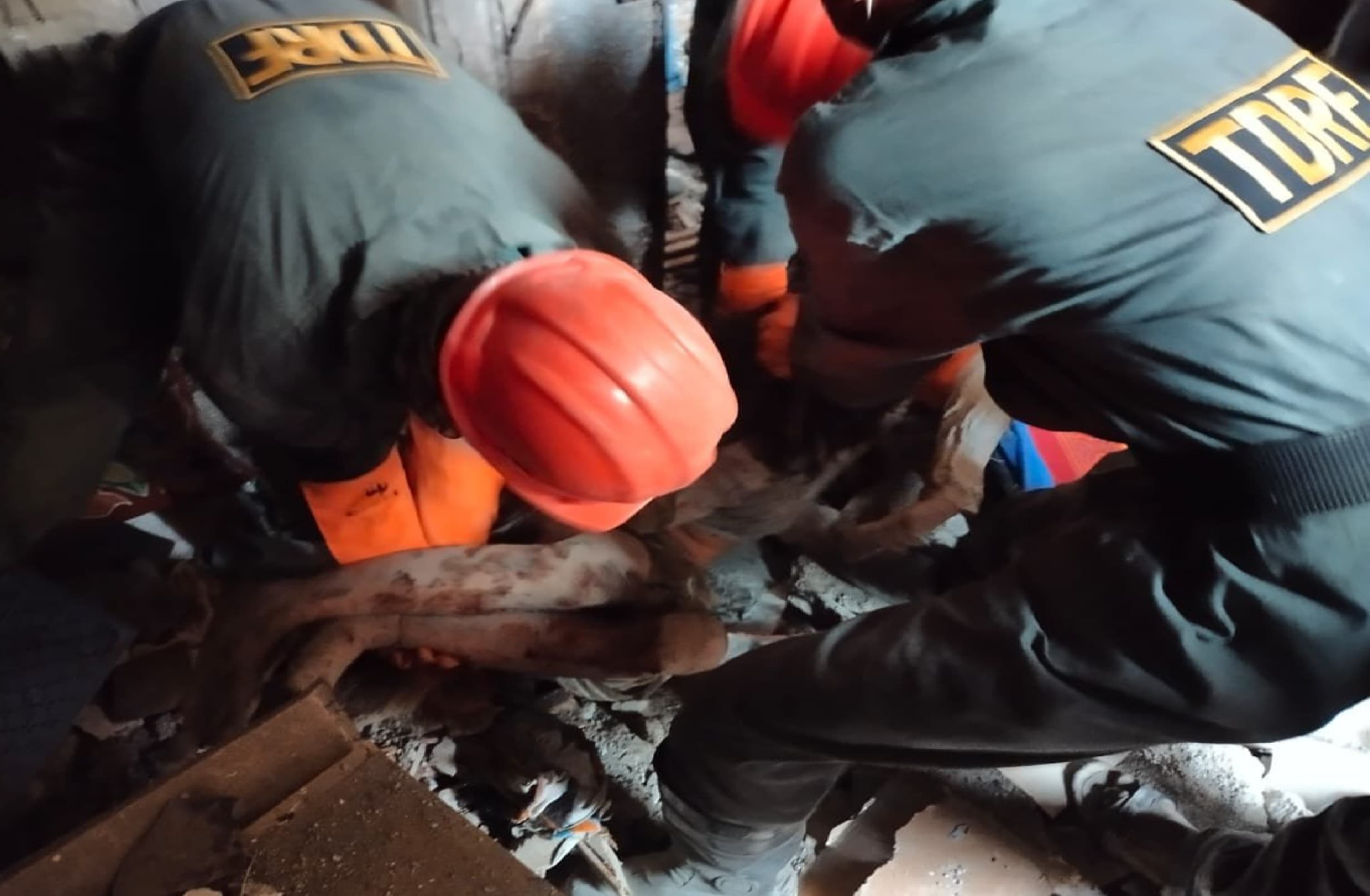 महाराष्ट्र में इमारत का छज्जा गिरने से 12 साल के बच्चे सहित 4 लोगों की मौत, एक लापता