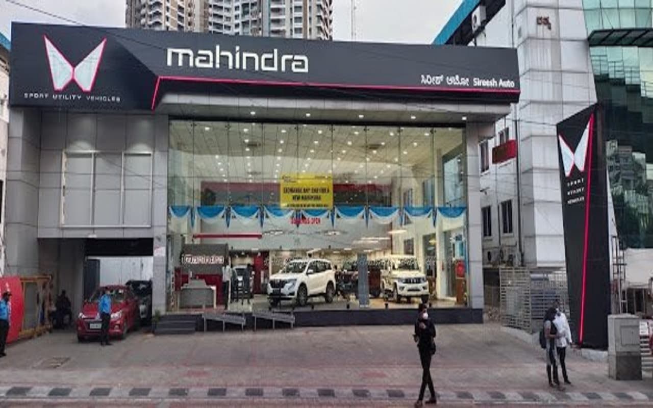 Mahindra & Mahindra का लाभ पहली तिमाही में 56 प्रतिशत बढ़कर 3,683 करोड़ रुपये हुआ