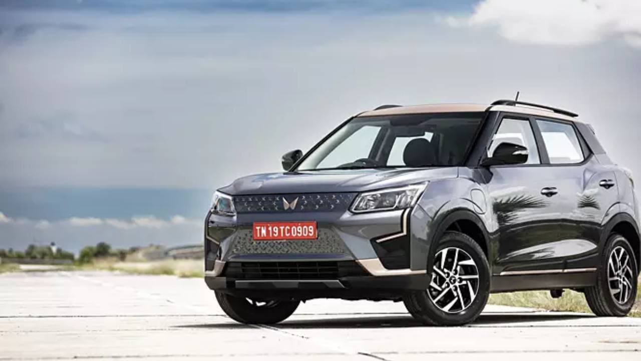 PHOTO : भारत में महिंद्रा XUV400 का अपडेट वर्जन पेश, जानें इसकी खूबियां