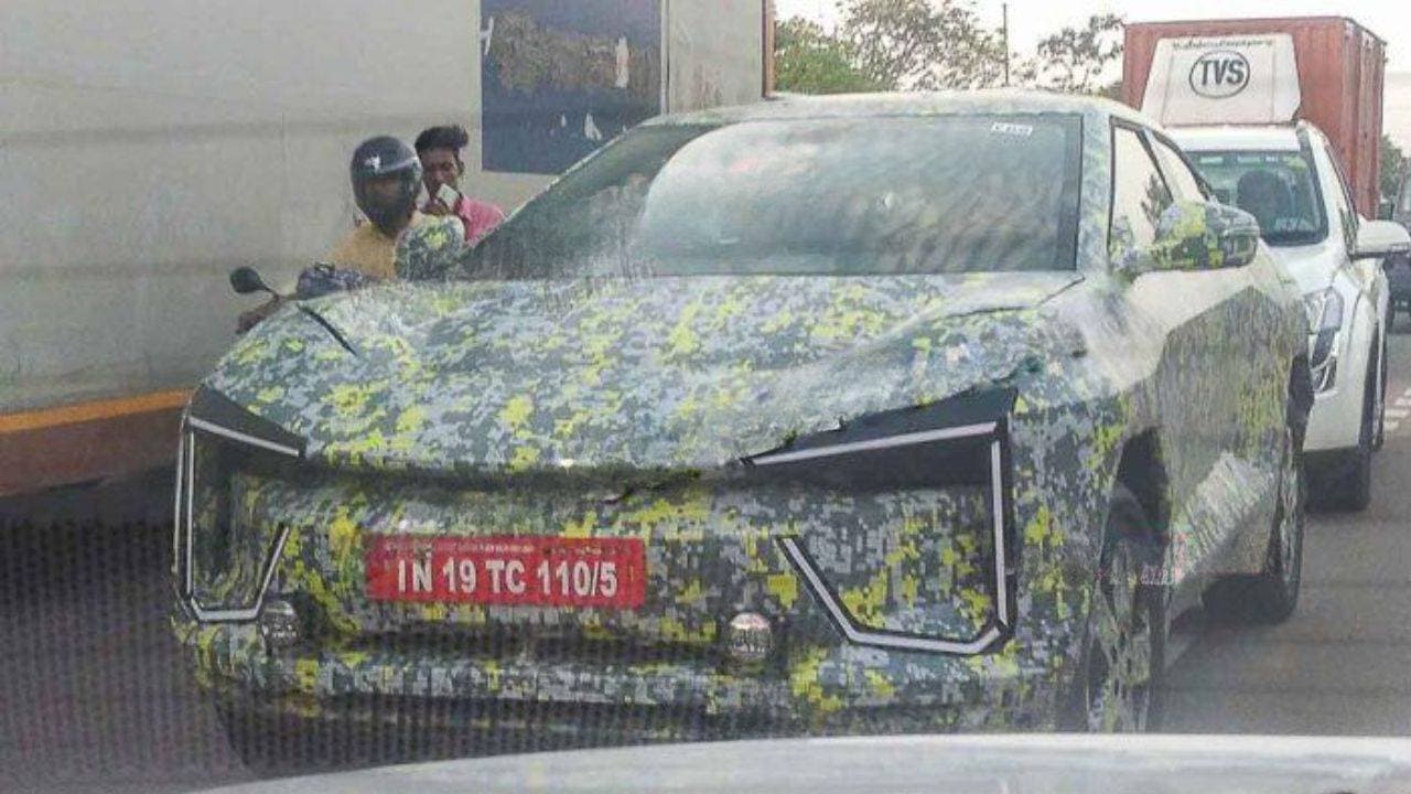 भारत में पहली बार सड़कों पर दिखी महिंद्रा XUV500 कूपे एसयूवी, यहां पढ़ें पूरी डिटेल