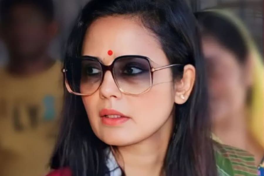 Mahua Moitra : फिर नए विवाद में फंसी महुआ मोइत्रा, टीएमसी नेता पर लगा जय अनंत देहाद्राई की जासूसी का आरोप