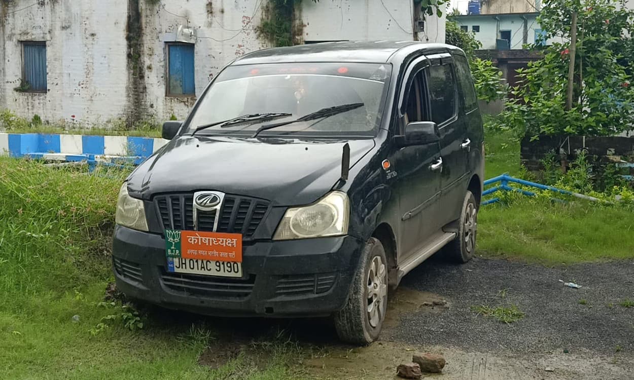 मालदा में झारखंड नंबर की गाड़ी से अफीम का गोंद जब्त, रांची के 4 युवक गिरफ्तार