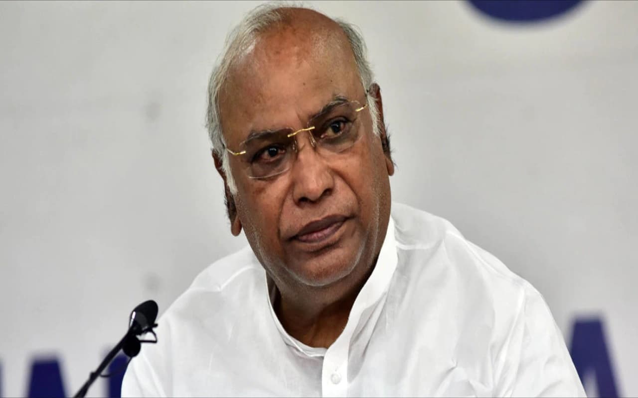 अफगानिस्तान मामले में कांग्रेस के नेता मल्लिकार्जुन खड़गे ने कहा, देश हित में एकजुट होकर करेंगे काम