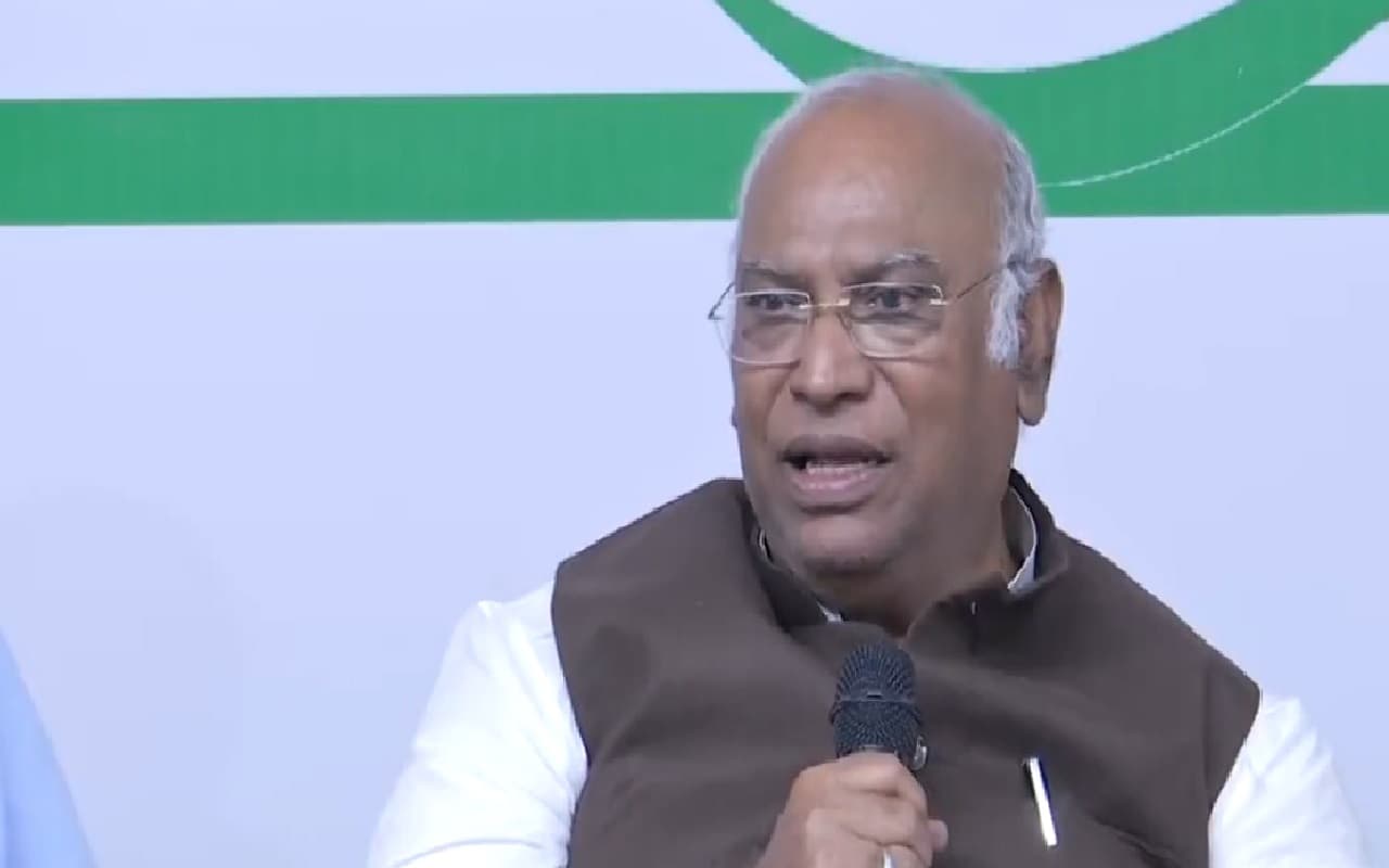 मल्लिकार्जुन खड़गे ने खुद को बताया बलि का बकरा? 'बकरीद में बचेंगे, तो मुहर्रम में नाचेंगे'