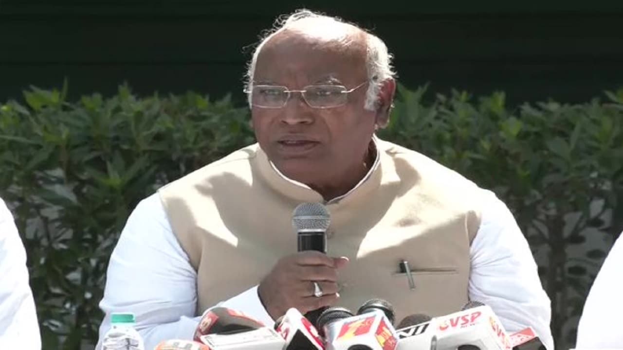 Congress President Election: मल्लिकार्जुन खड़गे ने बताया कांग्रेस अध्यक्ष के चुनावी रण में क्यों उतरे Congress President Election: मल्लिकार्जुन खड़गे ने बताया कांग्रेस अध्यक्ष के चुनावी रण में क्यों उतरे