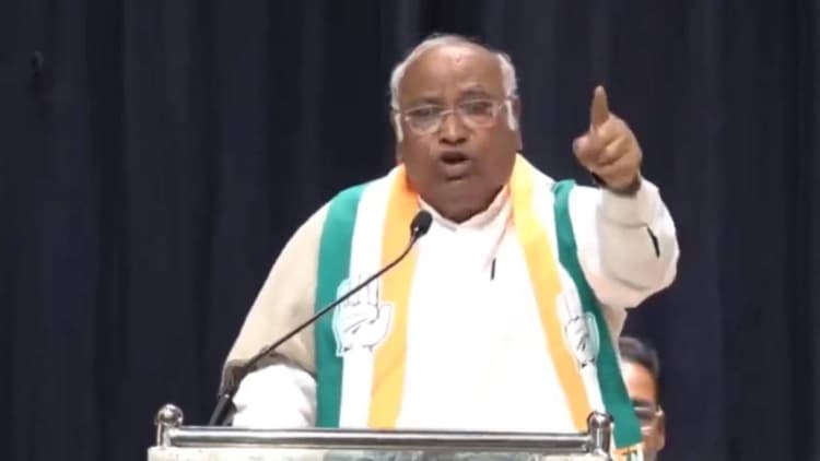 'चुनाव जीतने के लिए दलित-आदिवासी का इस्तेमाल करती है BJP', नये संसद भवन के उद्घाटन को लेकर खरगे का जोरदार हमला