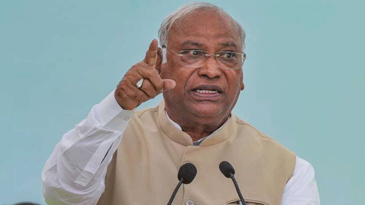 नये संसद भवन के ध्वजारोहण समारोह में नहीं शामिल होंगे खरगे, राज्यसभा महासचिव को पत्र लिखकर जताई असमर्थता