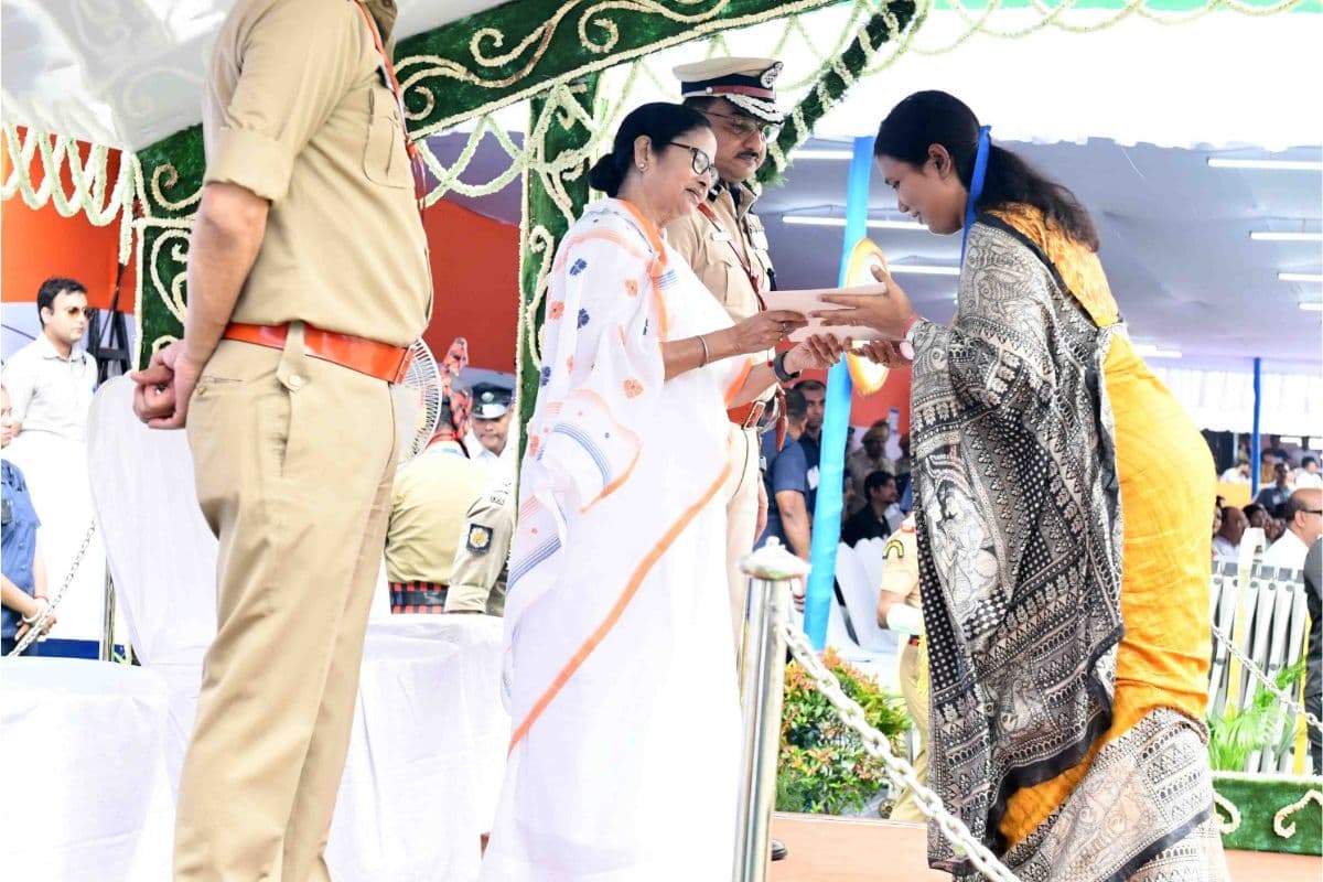 उत्कृष्ठ सेवा के लिए जिला मजिस्ट्रेट मुक्ता आर्य को स्वतंत्रता दिवस पर मुख्यमंत्री ने किया सम्मानित