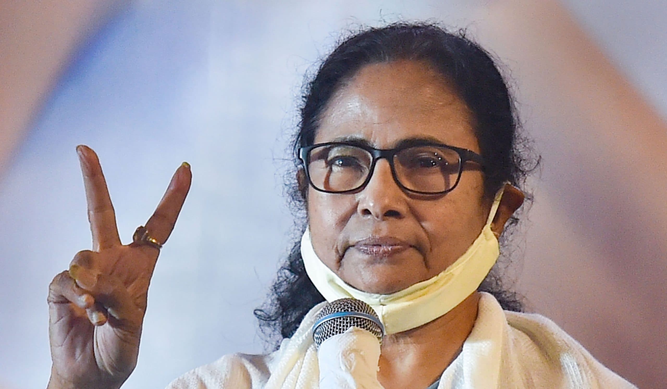 ममता बनर्जी के 30 दिन, CM बनने के बाद हिंसा पर घिरी दीदी, यास भी गुजरा, छोड़ गया सियासी बवंडर