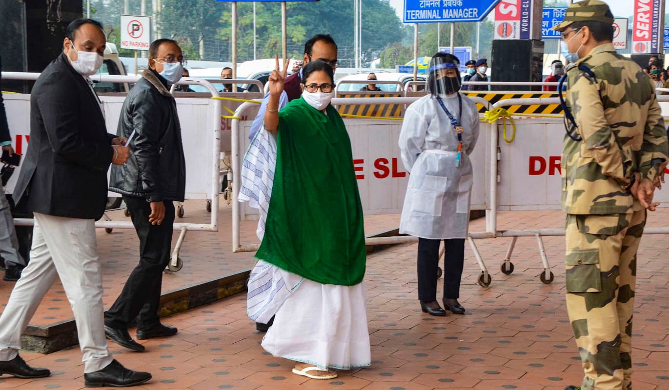 ममता बनर्जी ने केंद्र पर साधा निशाना, कहा, ‘विस्तारवादी’ एवं ‘अलोकतांत्रिक’ ताकतों के आगे नहीं झुकेंगे