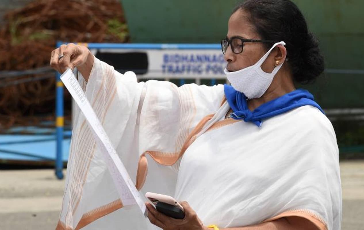 अमित शाह के 26 सीट जीतने के दावे पर ममता ने पूछा- EVM में घुसकर देख भी लिया?